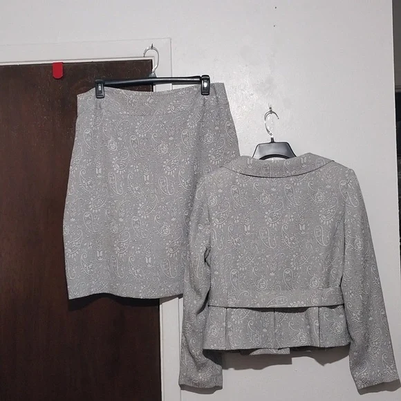 Giorgio Sant Angelo 2 PC Suite SIZE 16 - Picture 2 of 5